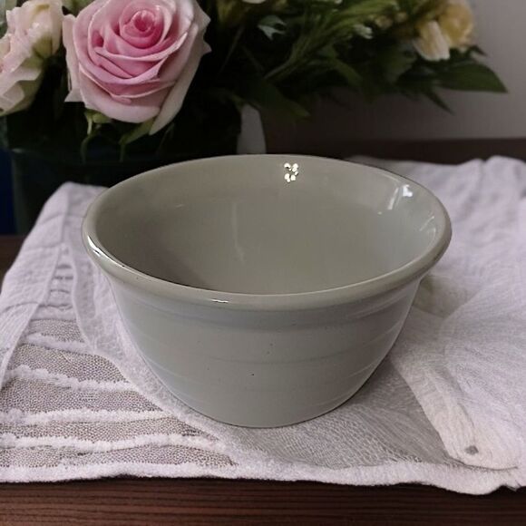 Monmouth Pottery Beehive Bowl 6" Gray Mixing Nesting Maple Leaf Vintage USA Farm - Picture 15 of 15